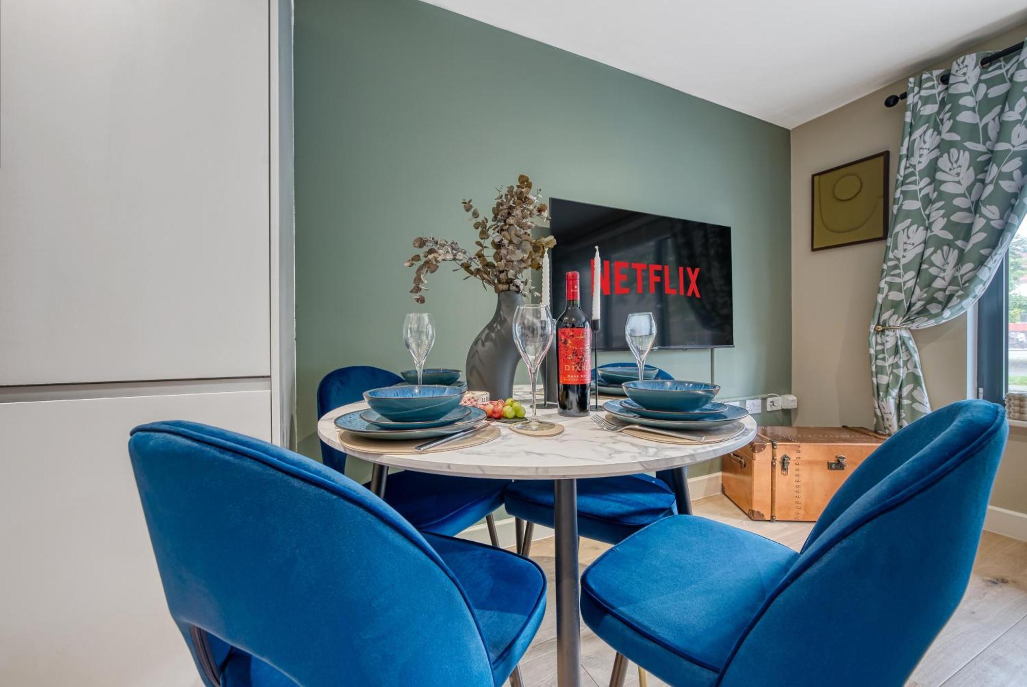 1 Bedroom Ocean Village Luxurious, Stylish & Cosy Apartment, Central Location In Southampton, Sleeps 4 - Summer Special Offer! - By Blue Puffin Stays ภายนอก รูปภาพ