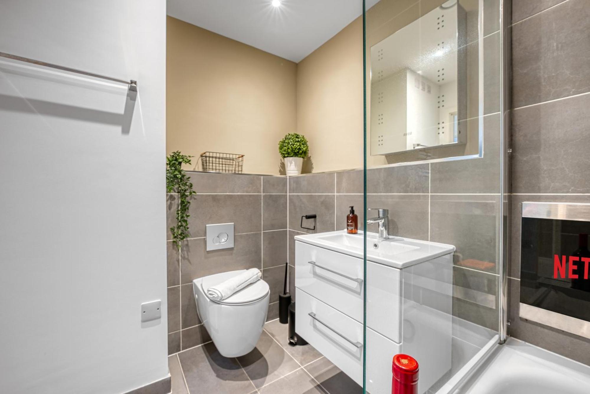 1 Bedroom Ocean Village Luxurious, Stylish & Cosy Apartment, Central Location In Southampton, Sleeps 4 - Summer Special Offer! - By Blue Puffin Stays ภายนอก รูปภาพ