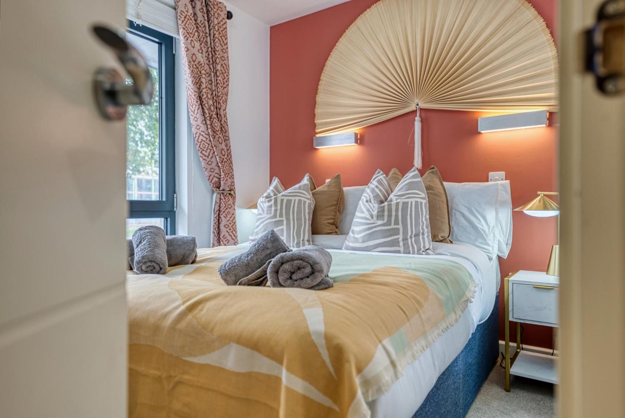 1 Bedroom Ocean Village Luxurious, Stylish & Cosy Apartment, Central Location In Southampton, Sleeps 4 - Summer Special Offer! - By Blue Puffin Stays ภายนอก รูปภาพ