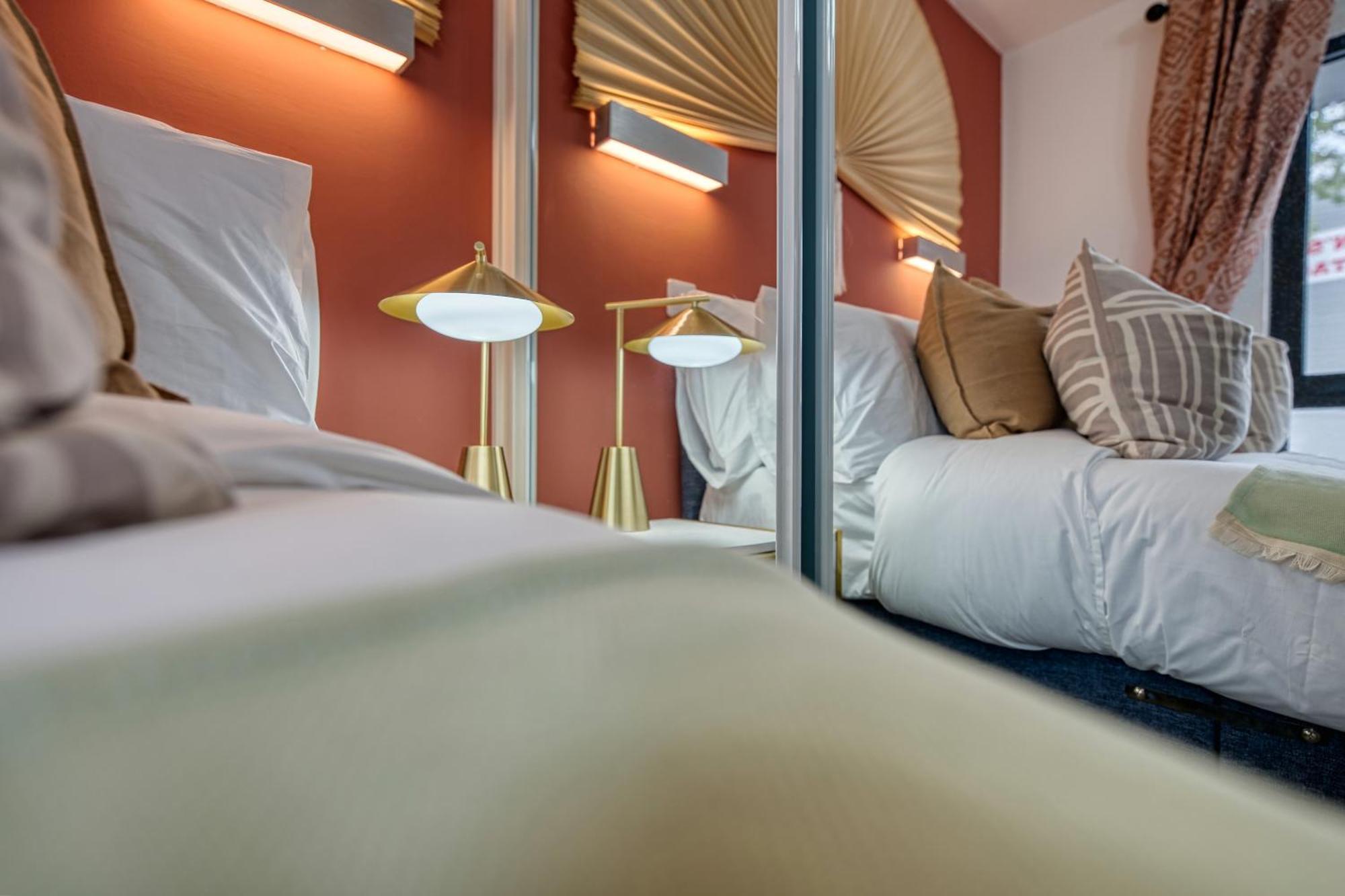 1 Bedroom Ocean Village Luxurious, Stylish & Cosy Apartment, Central Location In Southampton, Sleeps 4 - Summer Special Offer! - By Blue Puffin Stays ภายนอก รูปภาพ