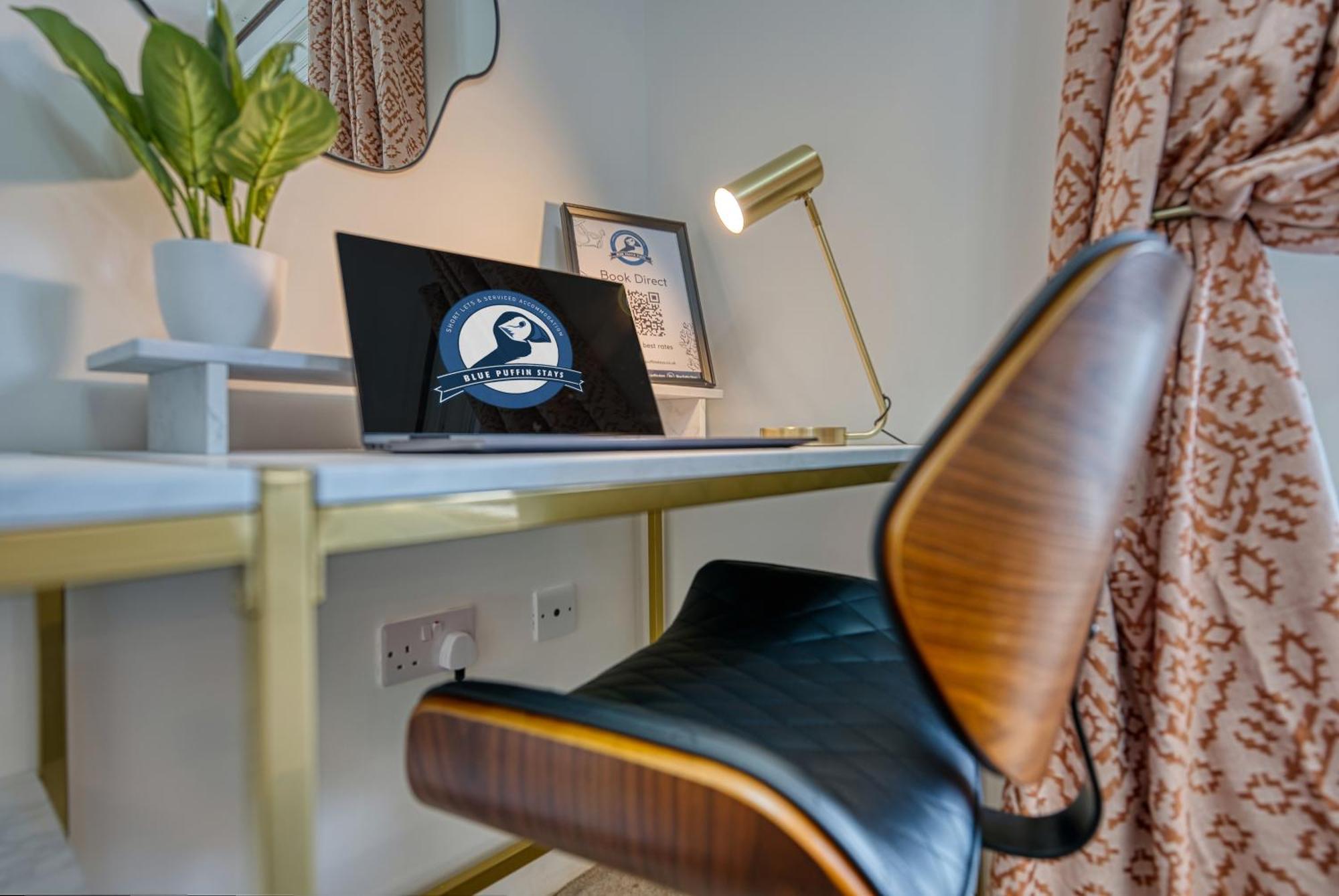 1 Bedroom Ocean Village Luxurious, Stylish & Cosy Apartment, Central Location In Southampton, Sleeps 4 - Summer Special Offer! - By Blue Puffin Stays ภายนอก รูปภาพ