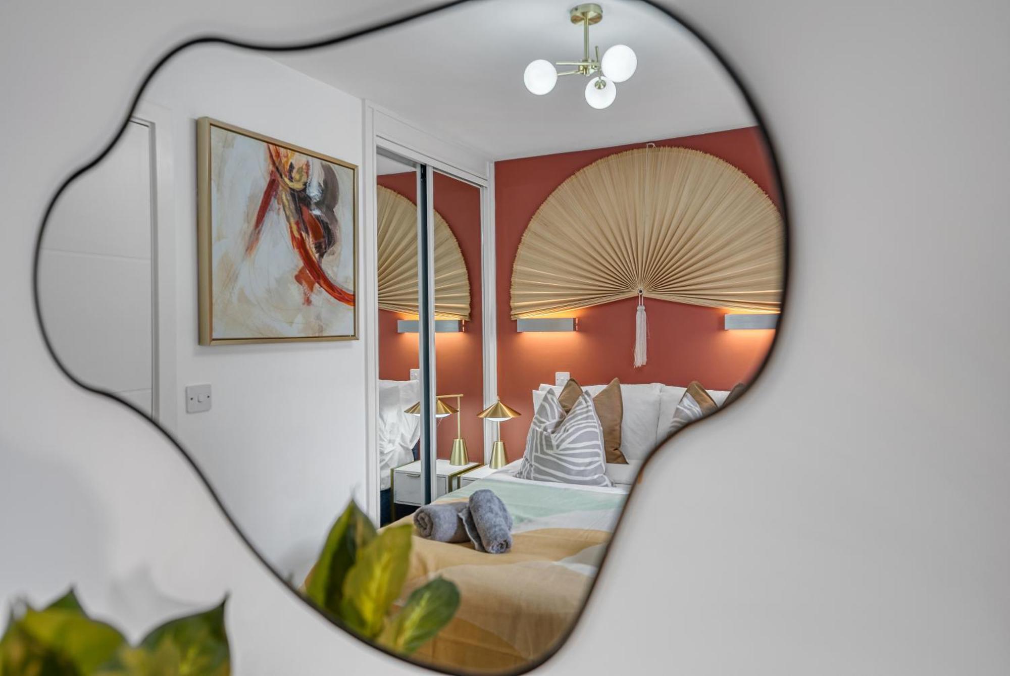 1 Bedroom Ocean Village Luxurious, Stylish & Cosy Apartment, Central Location In Southampton, Sleeps 4 - Summer Special Offer! - By Blue Puffin Stays ภายนอก รูปภาพ