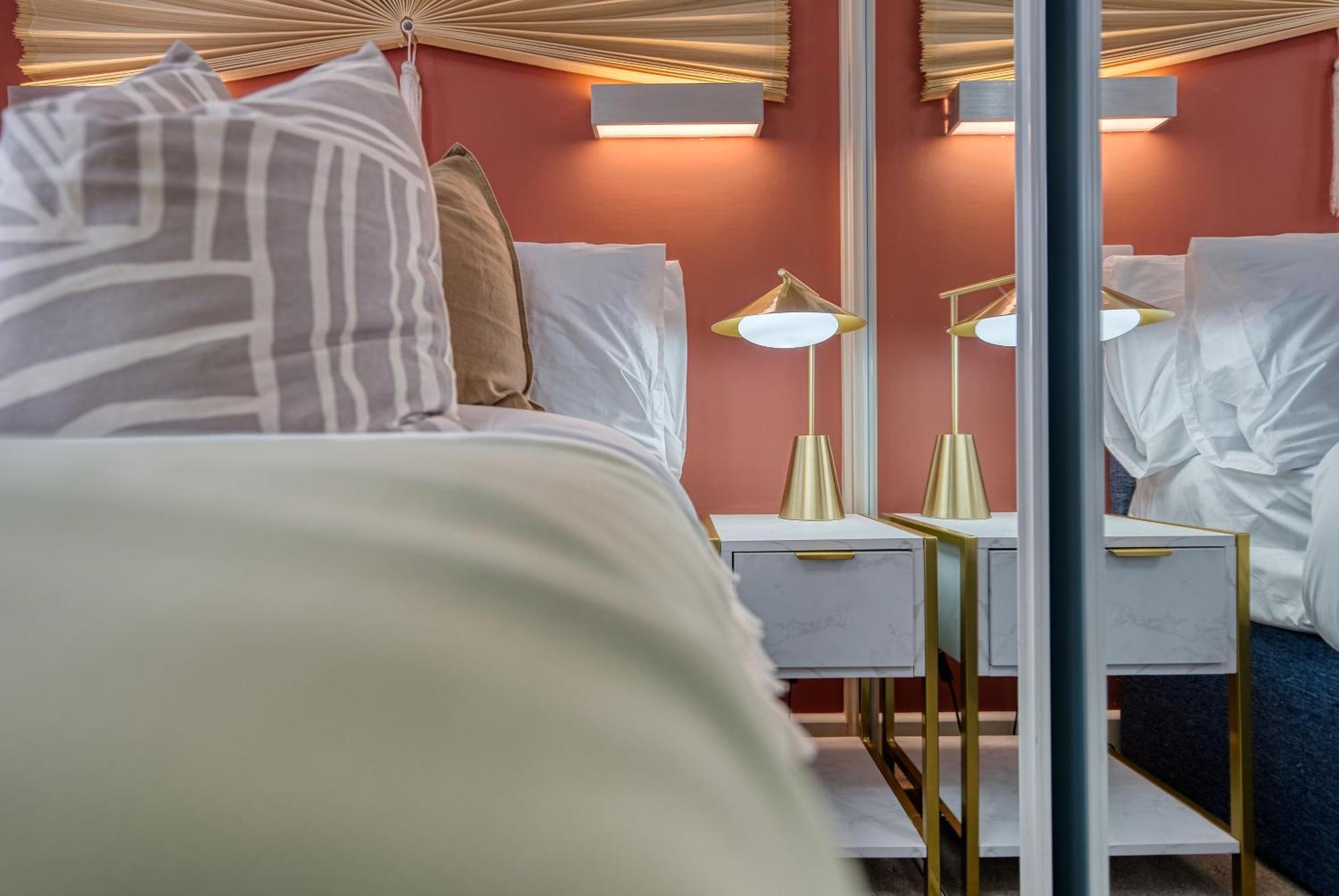 1 Bedroom Ocean Village Luxurious, Stylish & Cosy Apartment, Central Location In Southampton, Sleeps 4 - Summer Special Offer! - By Blue Puffin Stays ภายนอก รูปภาพ
