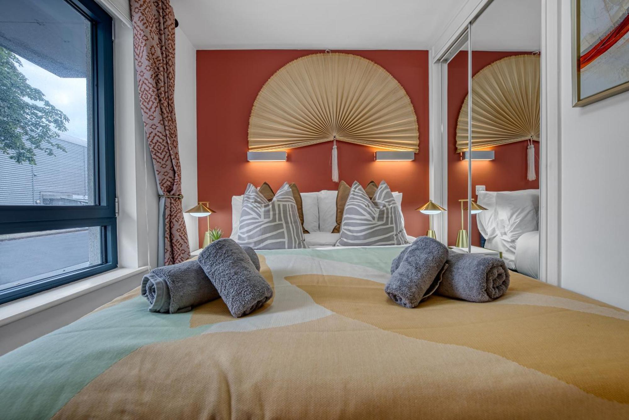 1 Bedroom Ocean Village Luxurious, Stylish & Cosy Apartment, Central Location In Southampton, Sleeps 4 - Summer Special Offer! - By Blue Puffin Stays ภายนอก รูปภาพ