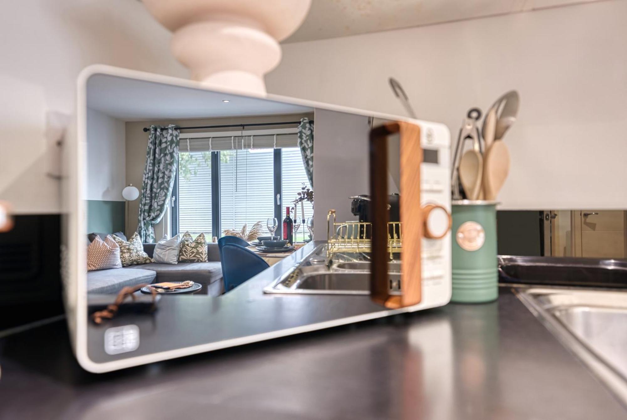1 Bedroom Ocean Village Luxurious, Stylish & Cosy Apartment, Central Location In Southampton, Sleeps 4 - Summer Special Offer! - By Blue Puffin Stays ภายนอก รูปภาพ