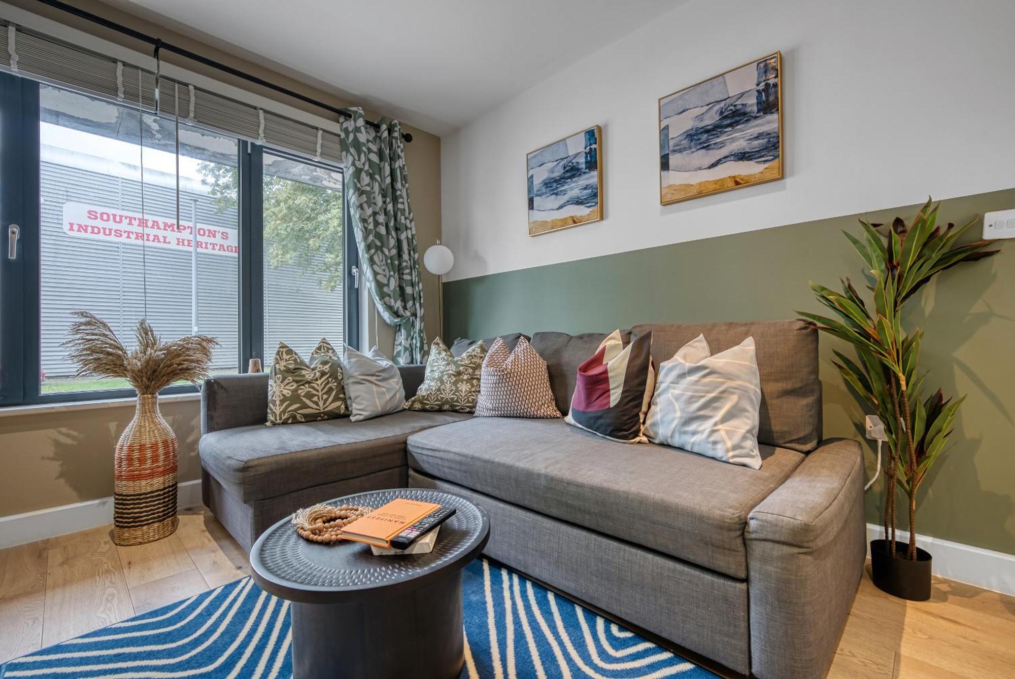 1 Bedroom Ocean Village Luxurious, Stylish & Cosy Apartment, Central Location In Southampton, Sleeps 4 - Summer Special Offer! - By Blue Puffin Stays ภายนอก รูปภาพ