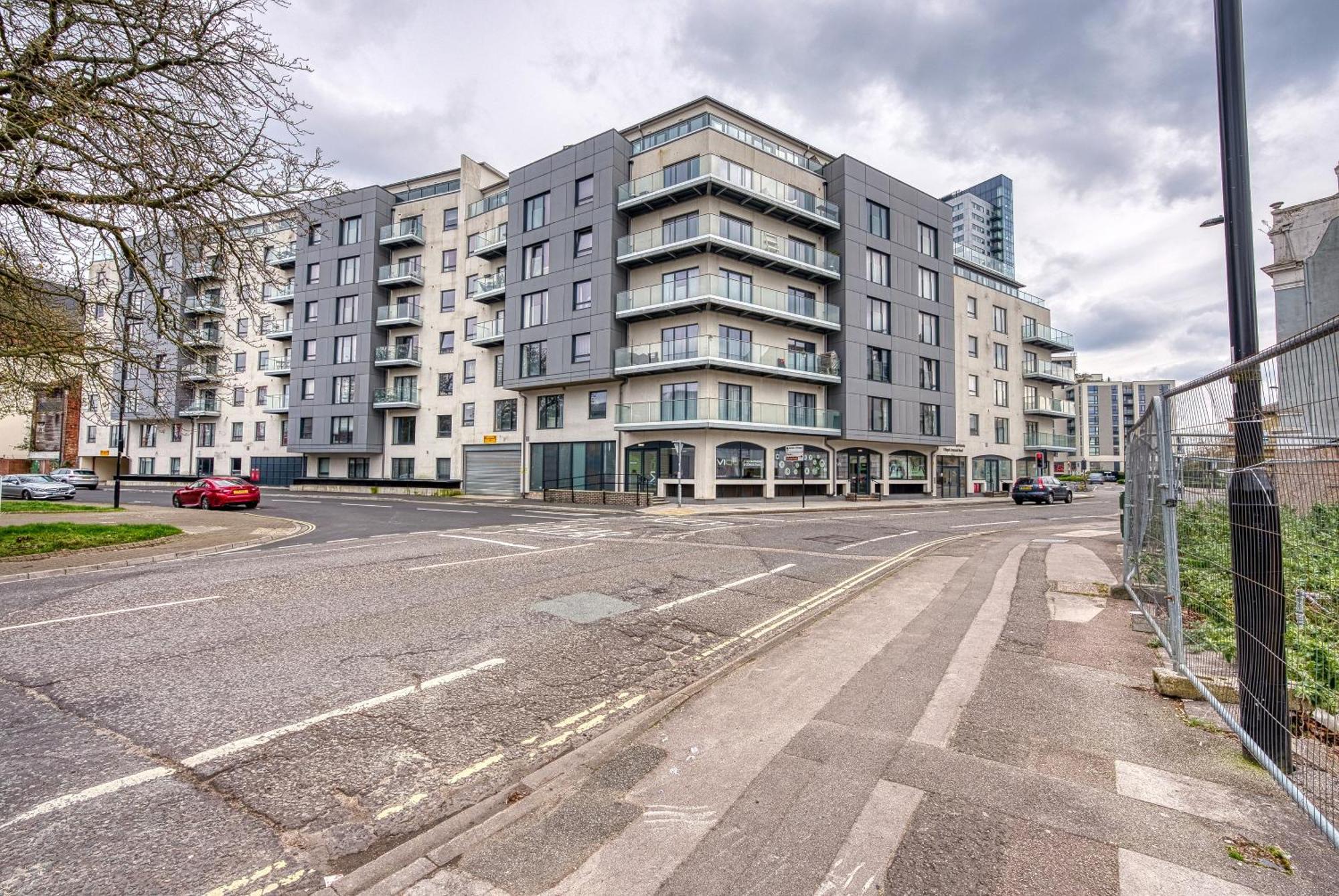 1 Bedroom Ocean Village Luxurious, Stylish & Cosy Apartment, Central Location In Southampton, Sleeps 4 - Summer Special Offer! - By Blue Puffin Stays ภายนอก รูปภาพ
